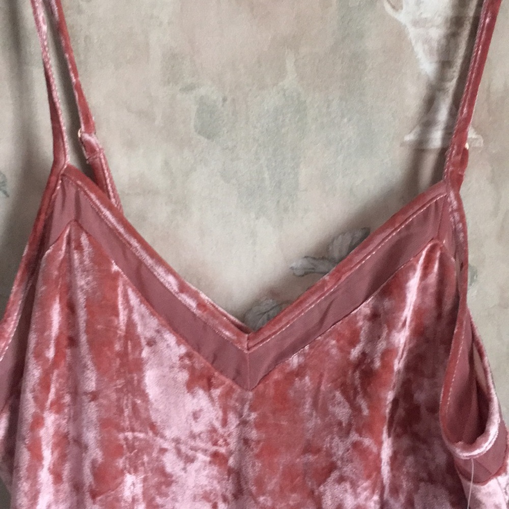 💕NEW WITH TAGS Chelsea Rose velvet Camisole - Picture 3 of 4